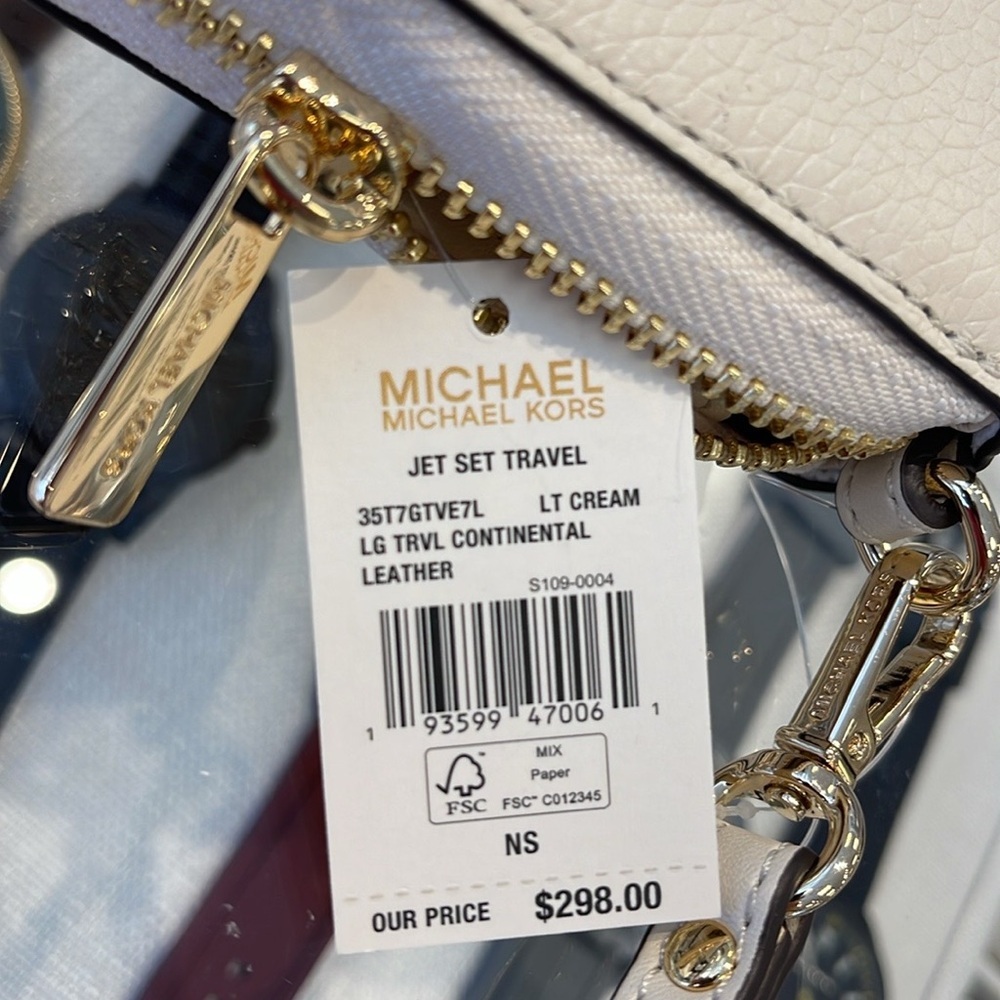 MICHAEL KORS
Leather Continental Wristlet Phone Case Wallet 
Light Cream 
NWT - Picture 2 of 16